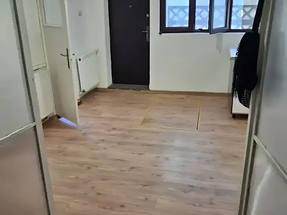 Vanzare casa Sector 3 Bucuresti camera nemobilata podea lemn